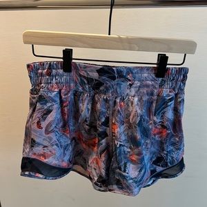 Lululemon Hotty Hot short size 8 EUC
